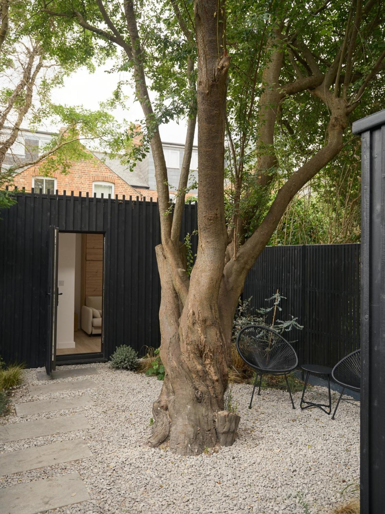 Japandi Escape 3br Designer Flat With Garden Apartment *