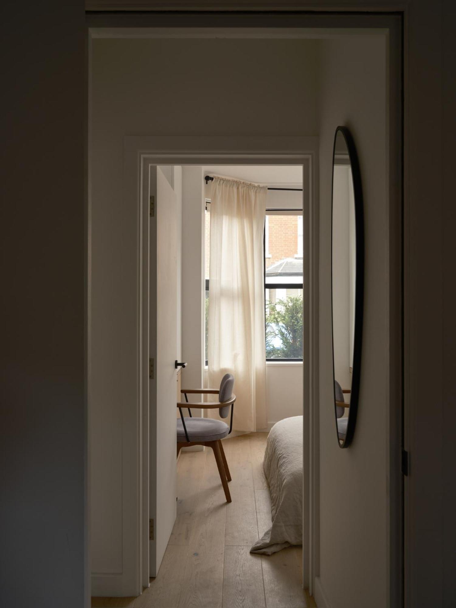 Japandi Escape 3br Designer Flat With Garden